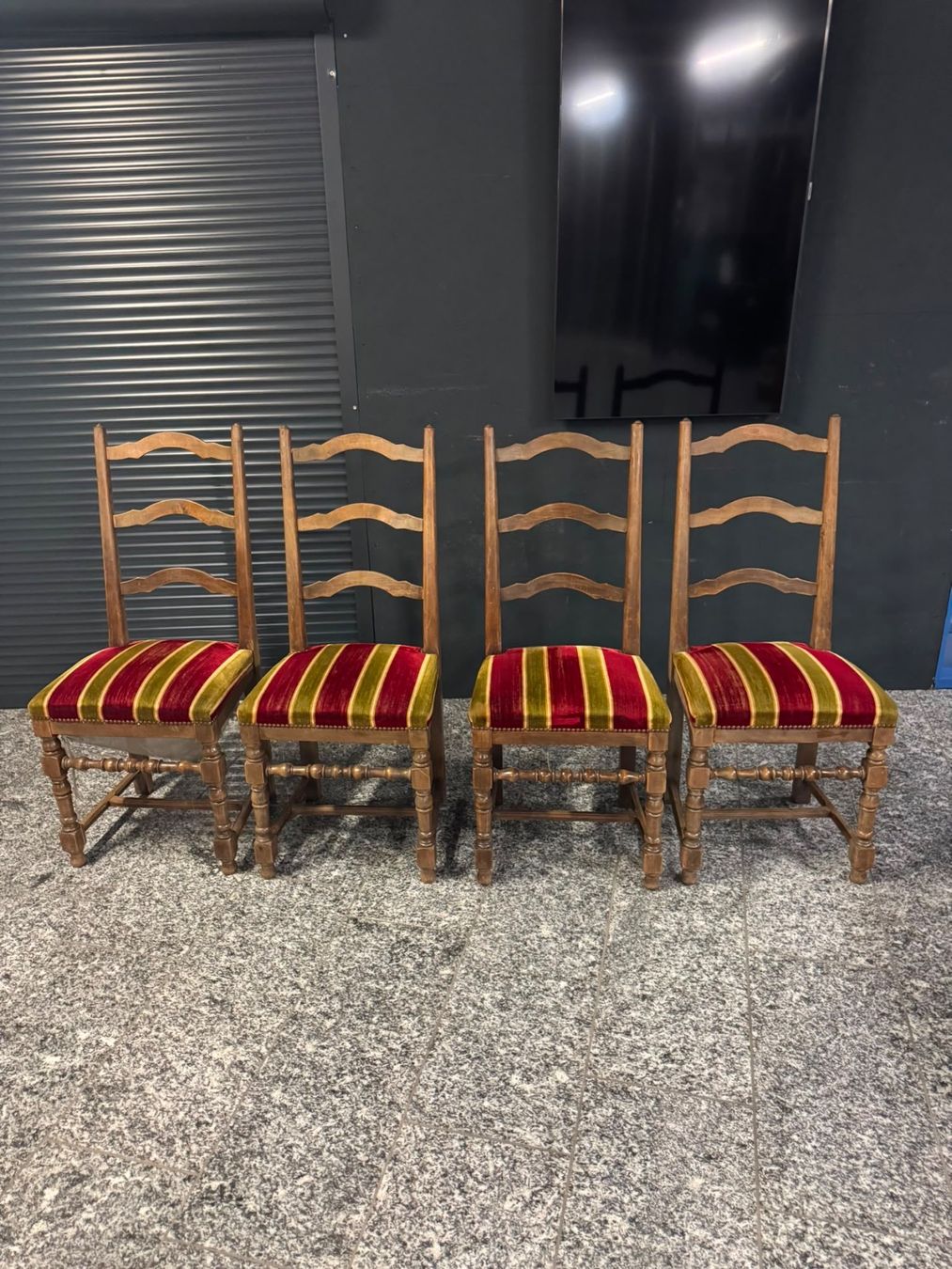 Chaises: Vintage Holz Stühle – D'occasion à Naters par Nruben