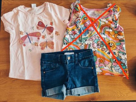 2 Teile Gr. 104-110: Shorts und T-Shirts für Mädchen