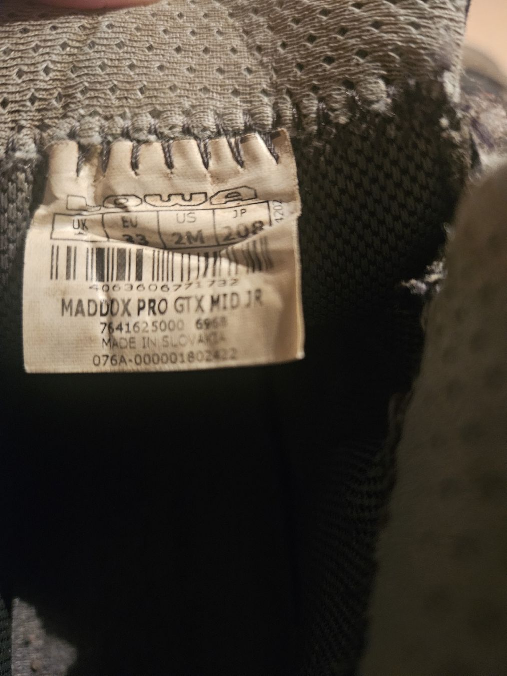Lowa Scarpe per ragazzi: Kinder Wanderschuhe von Lowa, Grösse 33 – Usato da Spiez venduto da ann_y7bb 3