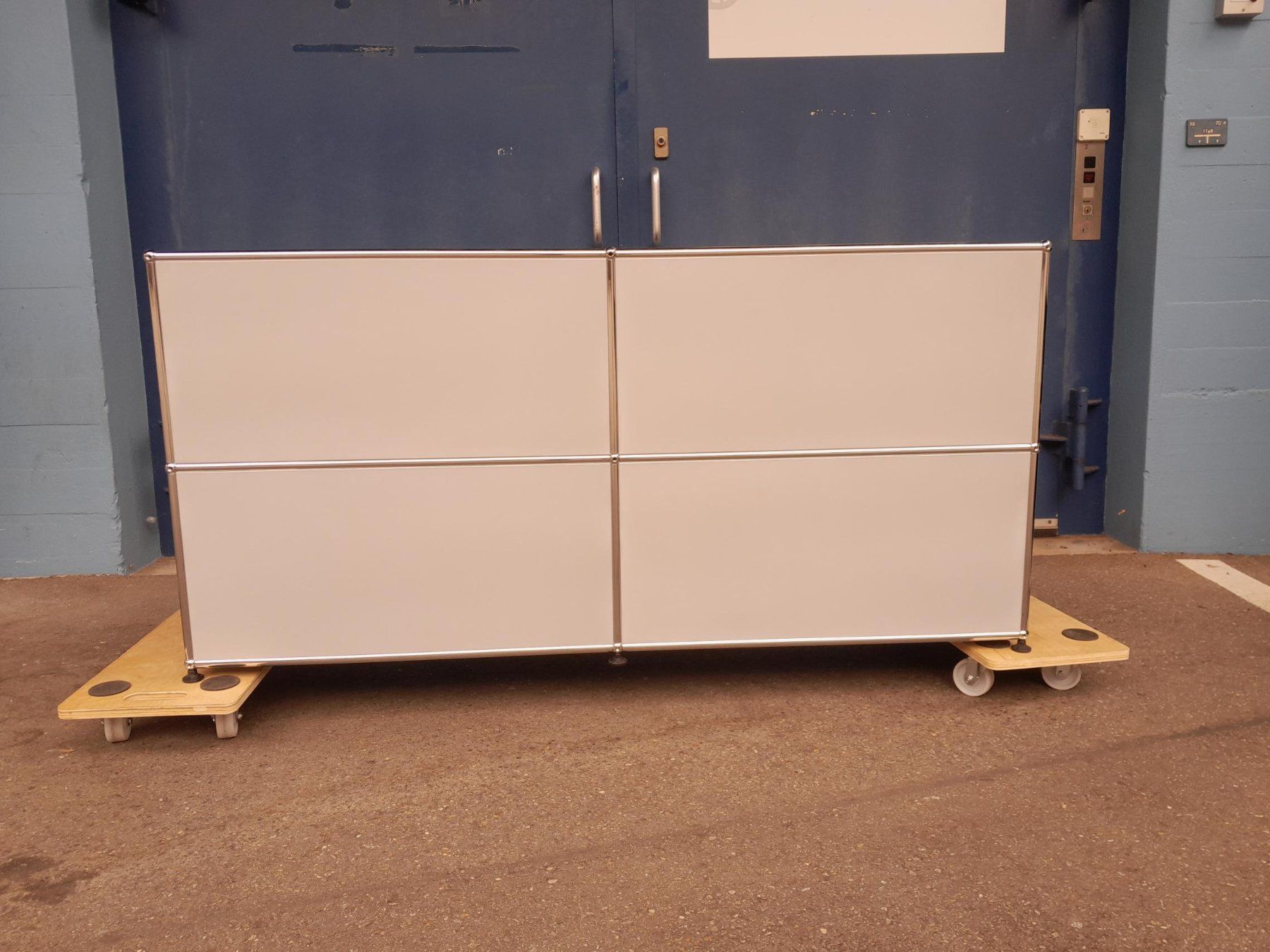 USM Étagères: USM Haller Sideboard / Gestell - Farbe Silber – D'occasion à Männedorf par Bel-view 8