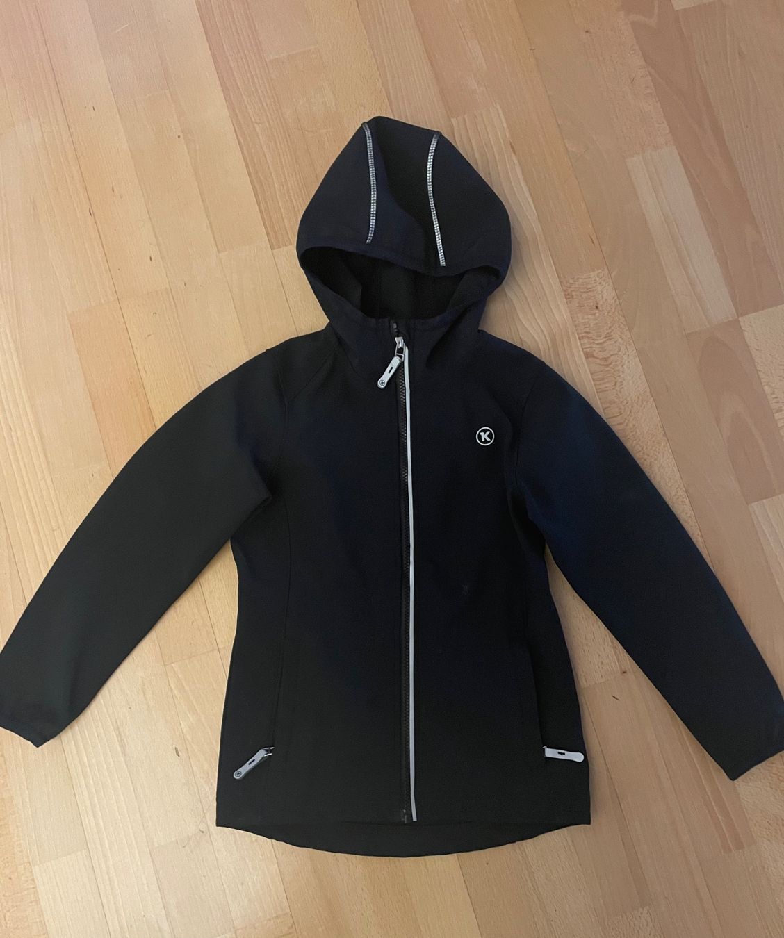 Giacche & Cappotti: KTec Softshell-Jacke / schwarz / Grösse 128 / neuwertig – Usato da Winterthur venduto da LESA1015