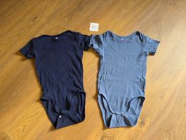 Kurzarmbodies, Bodies H&M Gr. 104 (2 Stk)