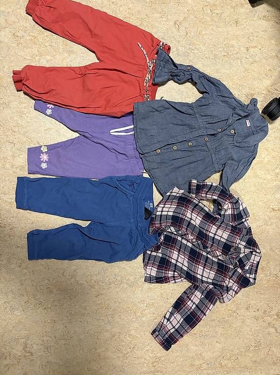 Lotti & Set di vestiti: Kleiderpaket für Mädchen Gr.86 – Usato da Pfungen venduto da FloretaK