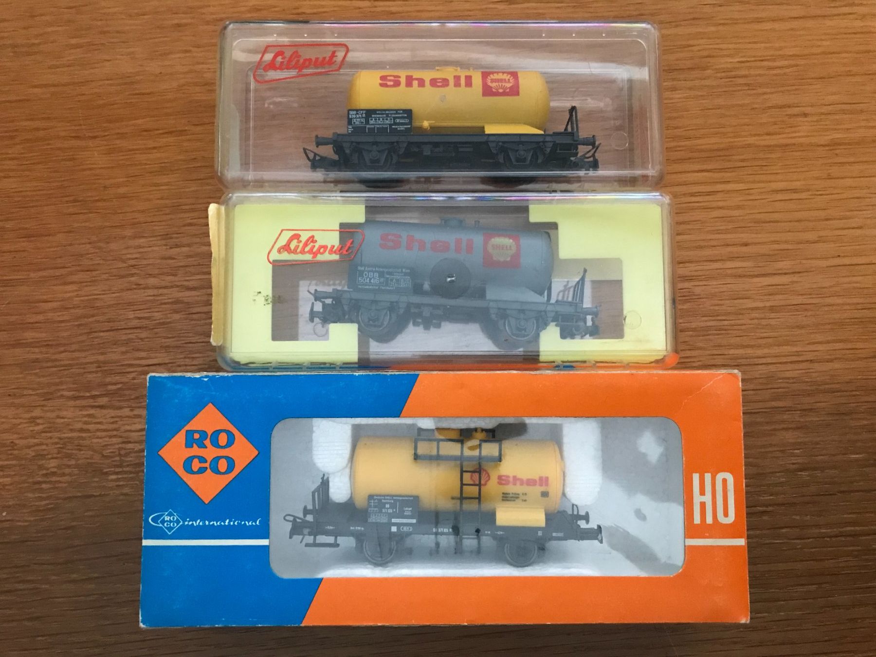 Roco Modelleisenbahnen: 3x Roco/Liliput DB/ÖBB/SBB Kesselwagen SHELL – Gebraucht aus Luzern von mey_s13