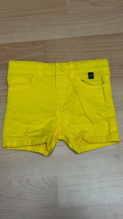 Kurze Hosen Mayoral gelb Grösse 68cm / 6M neuwertig
