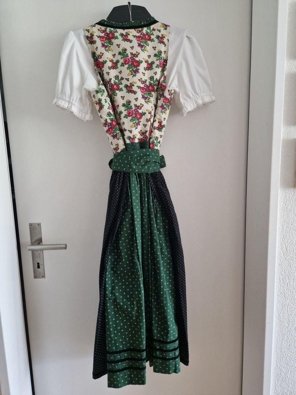 Vestiti: Dirndl Almsach Grösse 36 bunt mit Schürze und Bluse – Nuovo (secondo la descrizione) da Alpnach Dorf venduto da Baebihuus 1