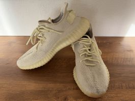 Baskets Adidas Yeezy Boost 350 V2 beige taille 43 1/2