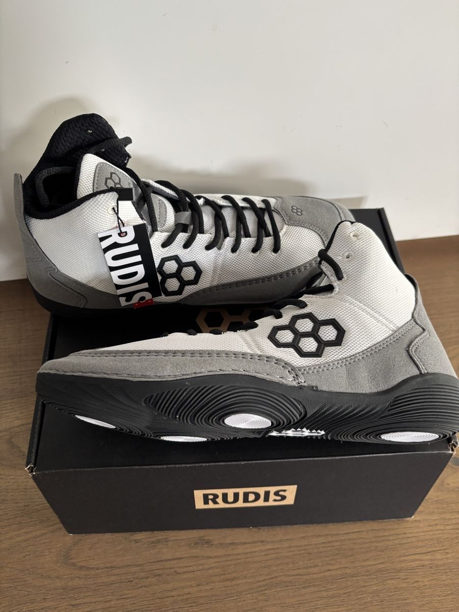 Herrenschuhe: Sportschuhe – Neu und originalverpackt aus Belp von dan_dj9r