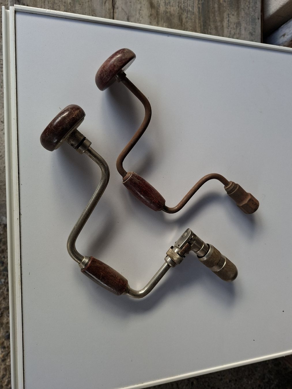 Tutti gli attrezzi: Alte Bohrer, Handbohrer, Drillbohrer, Werkzeug - Set. – Usato da Ottenbach venduto da Ponto1