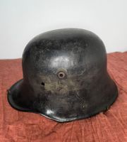 Alter Stahlhelm, guter Zustand.