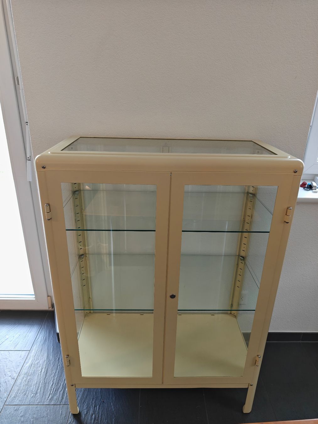 Vitrinen: Glasvitrine 113x81 – Gebraucht aus Braunau von jdo_8n25