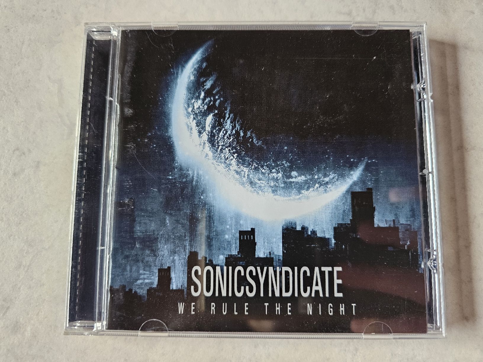CD: Sonic Syndicate  -  We Rule The Night – Usato da Schneisingen venduto da backstore24