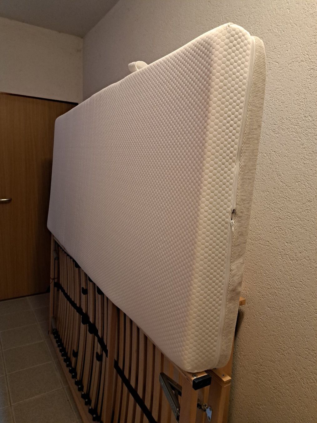 Materassi: Schaumstoffmatratze neu – Nuovo (secondo la descrizione) da Nussbaumen TG venduto da Rahel129