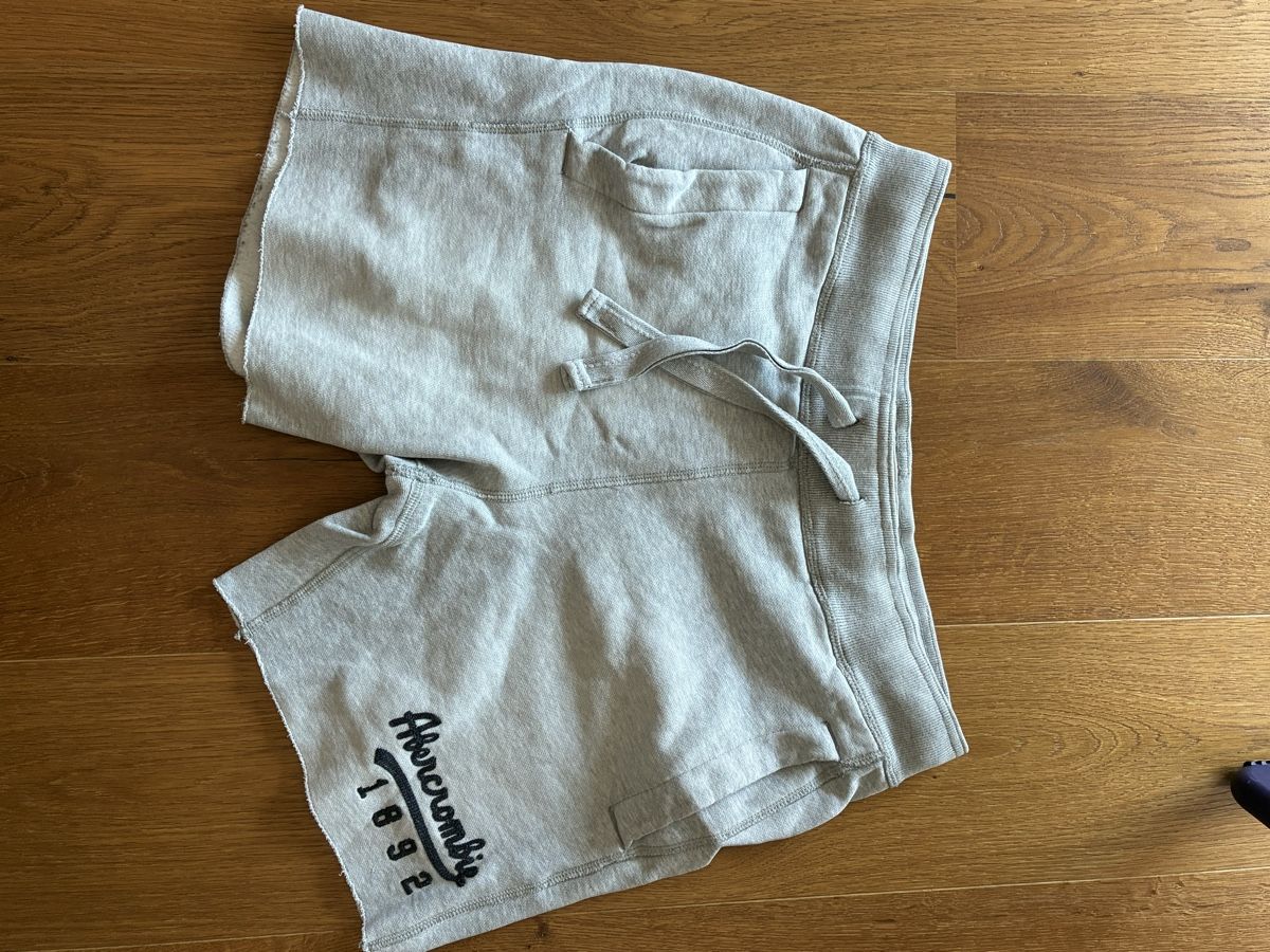 Abercrombie Pantaloni: Abercrombie & Fitch Shorts – Usato da Wangen SZ venduto da el_paso08