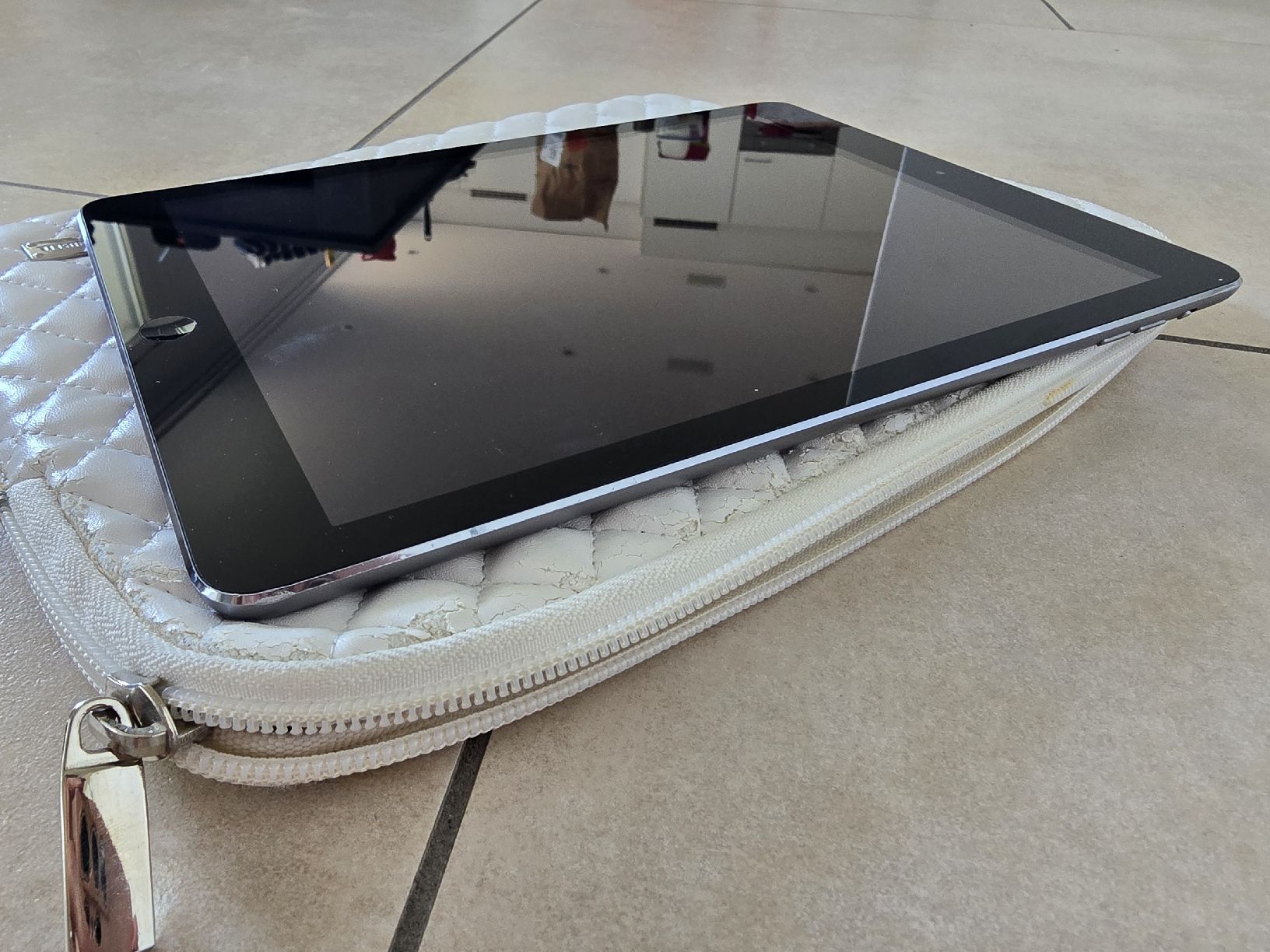 Apple Tablet PC: Ipad Air 1 – Usato da Rickenbach b. Wil venduto da VeryLovelyThings 4