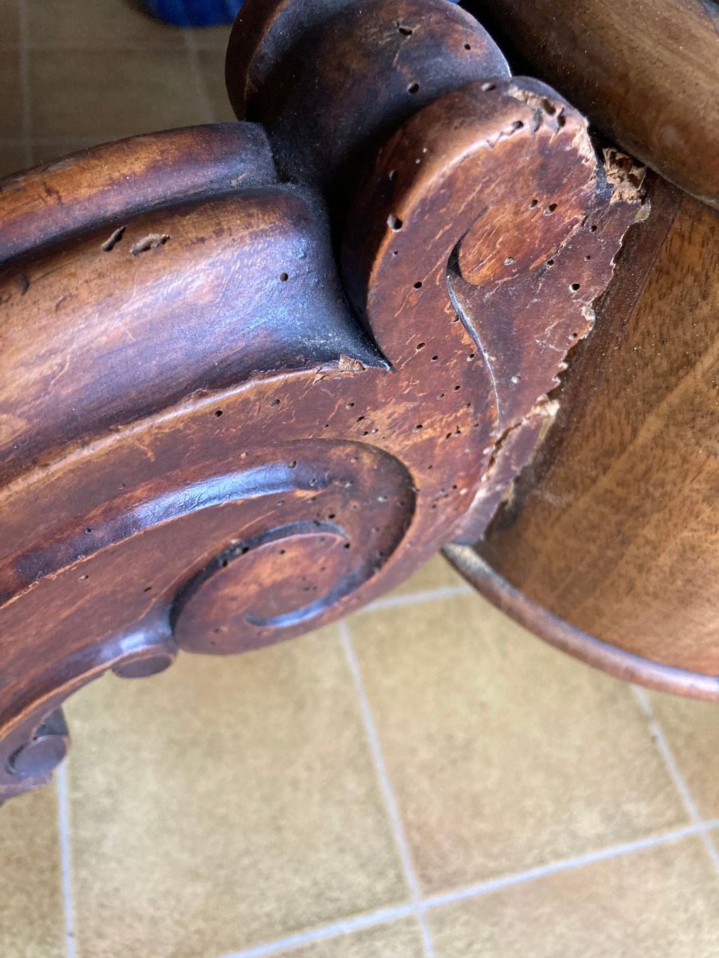 Altri mobili d'antiquariato: Antiker Tischfuss, Tischbein Hartholz – Usato da Alpthal venduto da Etzels 5