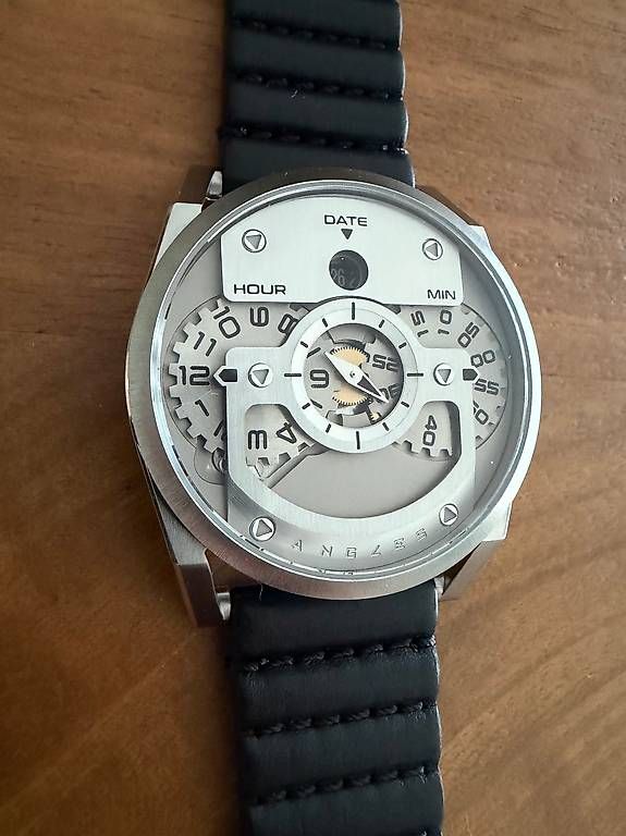 Orologi: Montre ANGLES DiscOne à heure sautante - Édition limitée – Nuovo e nell'imballaggio originale da La Tour-de-Peilz venduto da juju-juju 1