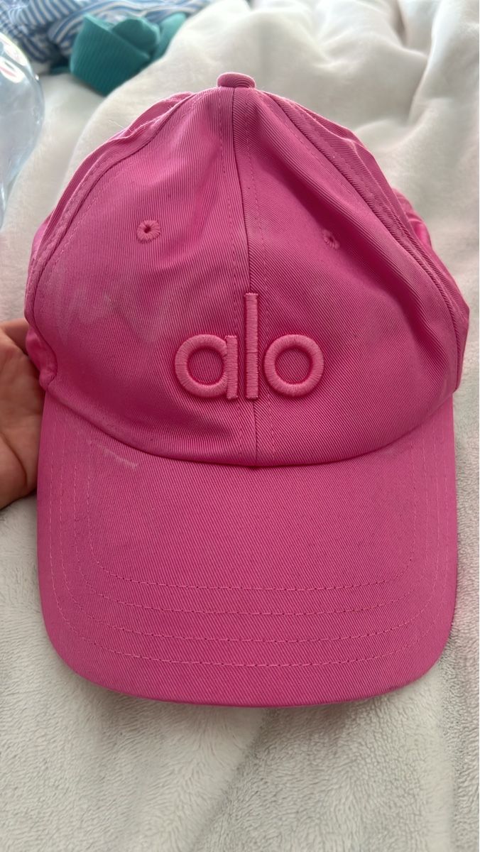 Alo Yoga Copricapi, berretti & cappellini: Alo Yoga Cap pink – Usato da Münchenbuchsee venduto da almapalma