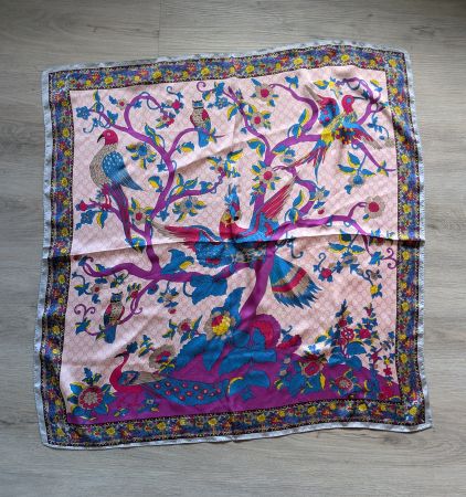 Foulard oiseaux et plantes 70x70cm