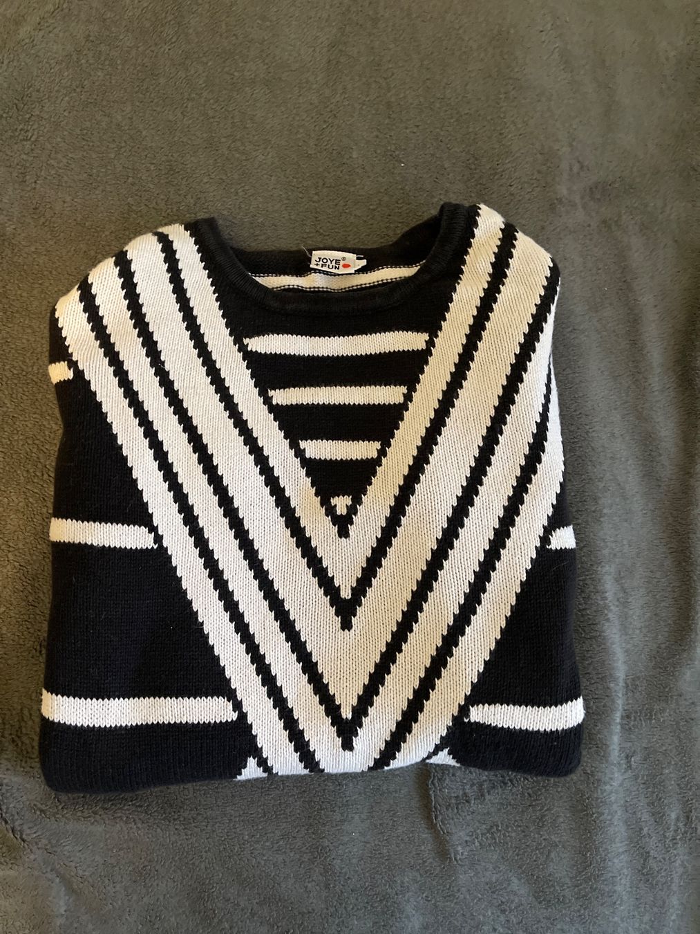 Maglioni & Felpe: Winter Pullover Joye+Fun, Grösse M, Schwarz/Weiss gestreift – Usato da Wald ZH venduto da bastos27 2