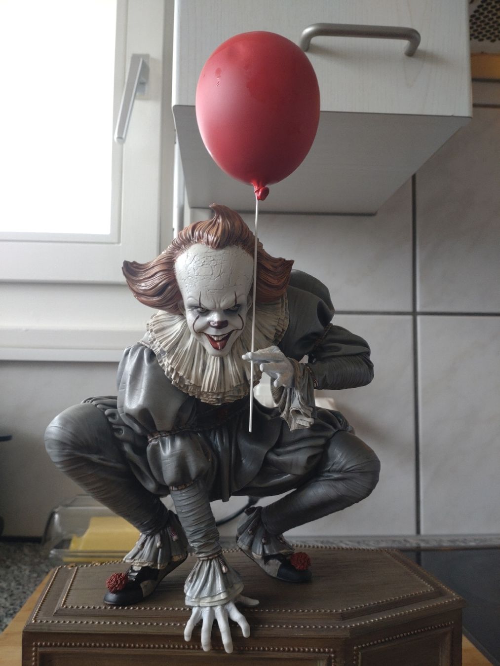 Statuette: "ES" - Pennywise Statue Sideshow Collecteble – Nuovo (secondo la descrizione) da Buttikon SZ venduto da Snowman6381 1