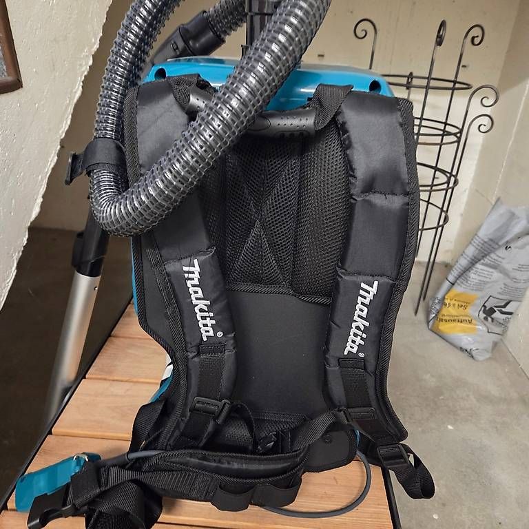 Makita Aspirapolveri & Accessori: Akku-Rucksackstaubsauger DVC660 – Usato da Blumenstein venduto da marycherry 4