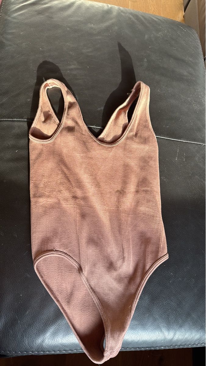 Zara Top: Zara  Ribbed Body, M-L – Usato da St-Gingolph venduto da Ynatka