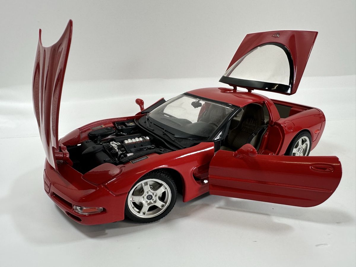 Bburago Modellini d'auto: Chevrolet Corvette C5 1:18, rot, BBURAGO – Usato da Zofingen venduto da rf9_x2xt 8