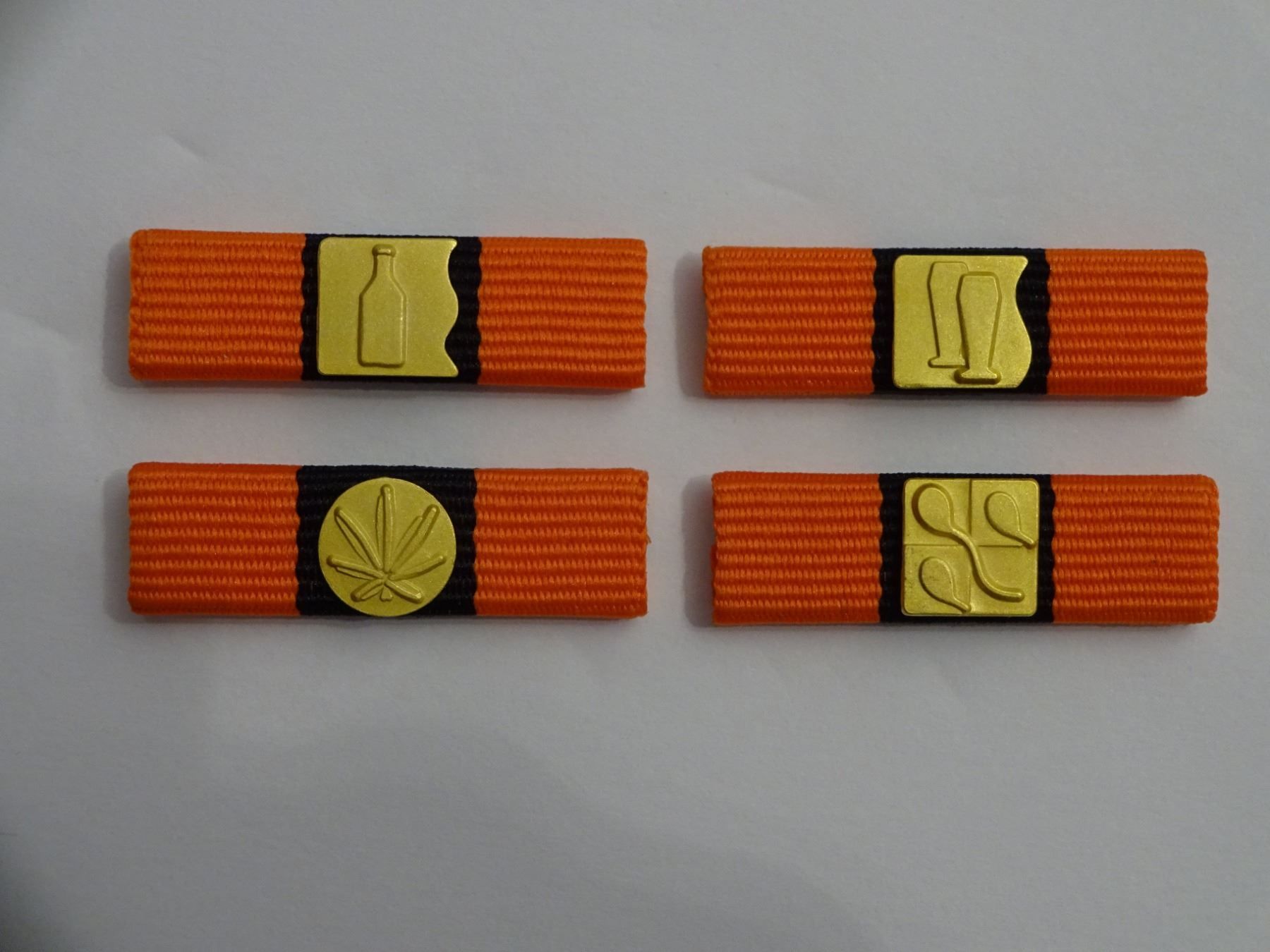 Altro in  Abbigliamento & Accessori: Die 4 exklusivsten Militärabzeichen – Nuovo e nell'imballaggio originale da Weite venduto da Sculpture