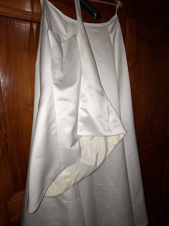 Vestiti: Vendo abito da sposa linee pure t.36-38 – Usato da Gordola venduto da celiane78 3
