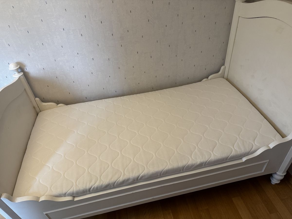 Betten: Wunderschönes Einzelbett im Landhausstil – Gebraucht aus Büren zum Hof von Glausersimon 3