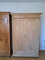 Kleiderschrank aus Massivholz