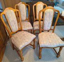 4 Esszimmerstühle Holz mit Stoffbezug gebrauchter Zustand