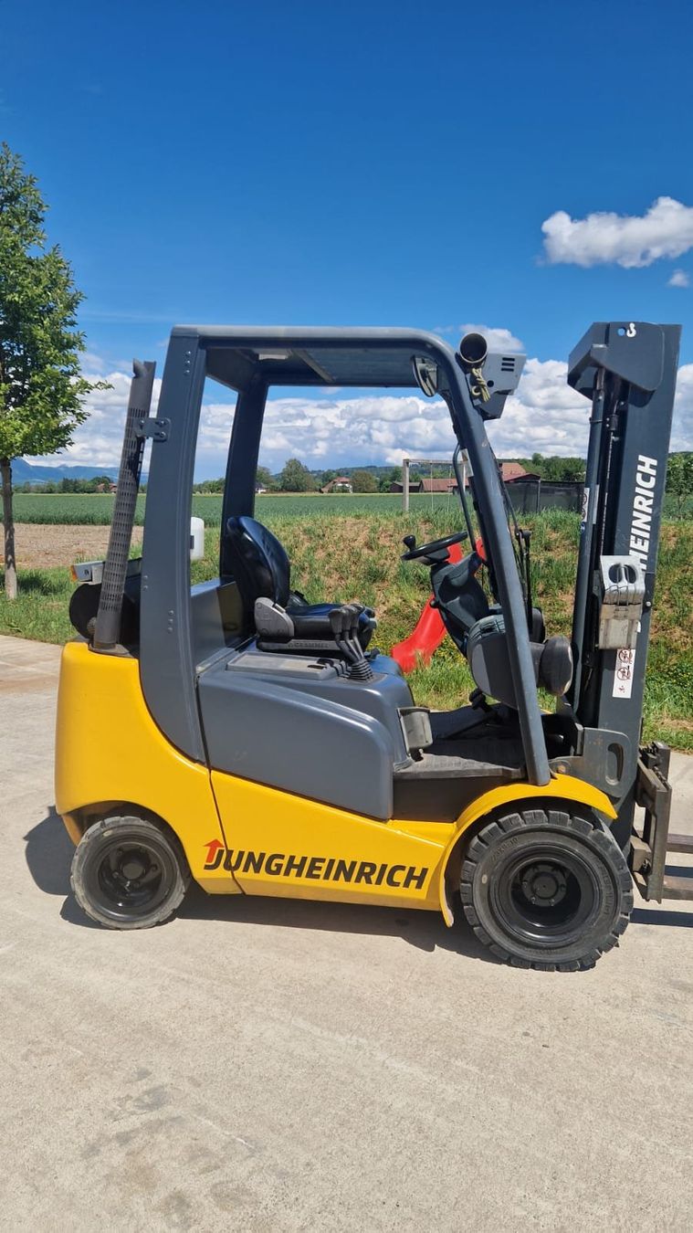 Gabelstapler & Hubwagen: Gegengewichtsstapler Jungheinrich DFG 320 – Gebraucht aus Büren an der Aare von rentus 1