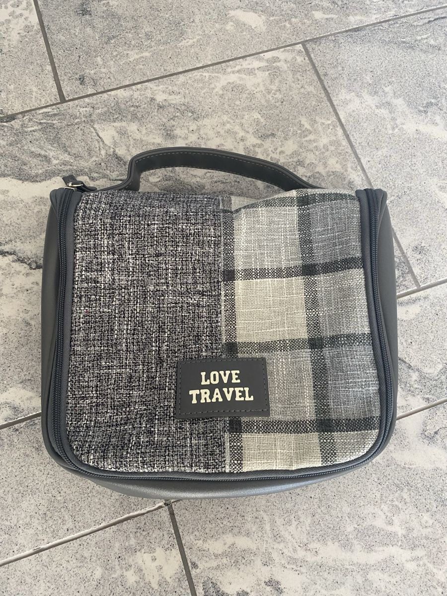 Kosmetikkoffer: Reise Necessaire – Neu (gemäss Beschreibung) aus Bern von lisa451