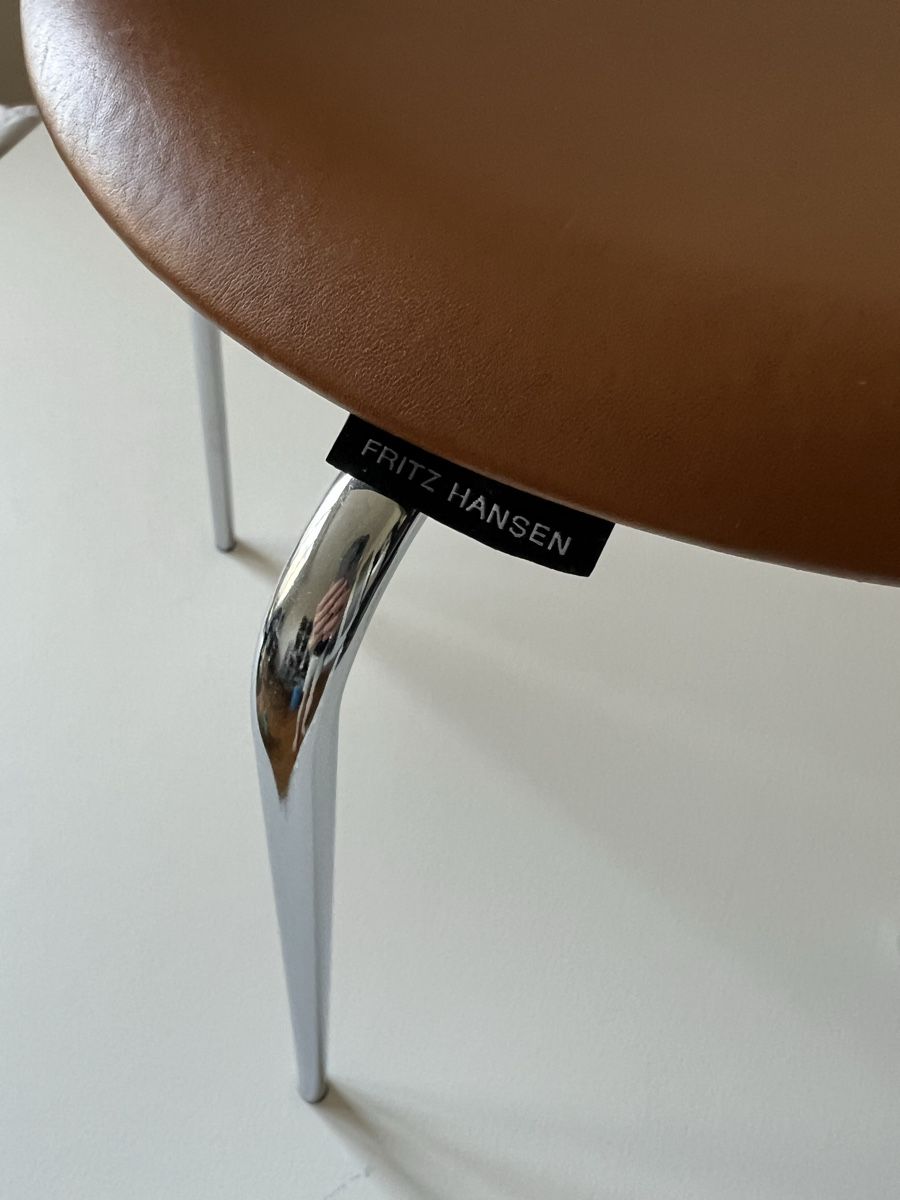 Fritz Hansen Sgabelli: Fritz Hansen Dot Hocker Leder – Usato da Luzern venduto da Bon_Voyage 4