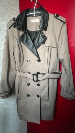Mantel/Trenchcoat/Regenmantel mit Kunstlederkragen, Gr. 42