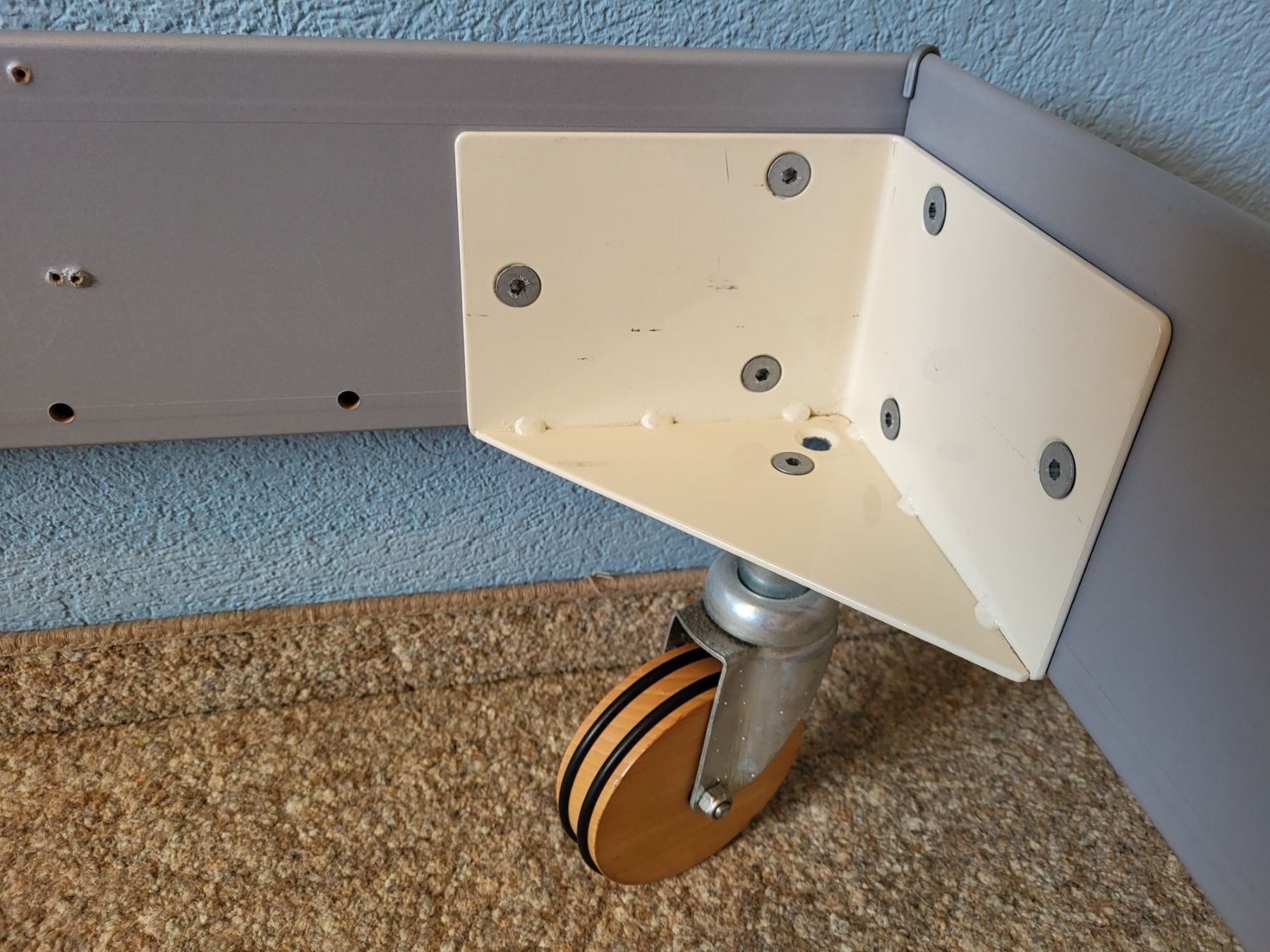 Letti: Bettrahmen mit Rollen 90 x 200 cm – Usato da Döttingen venduto da Alis68 1