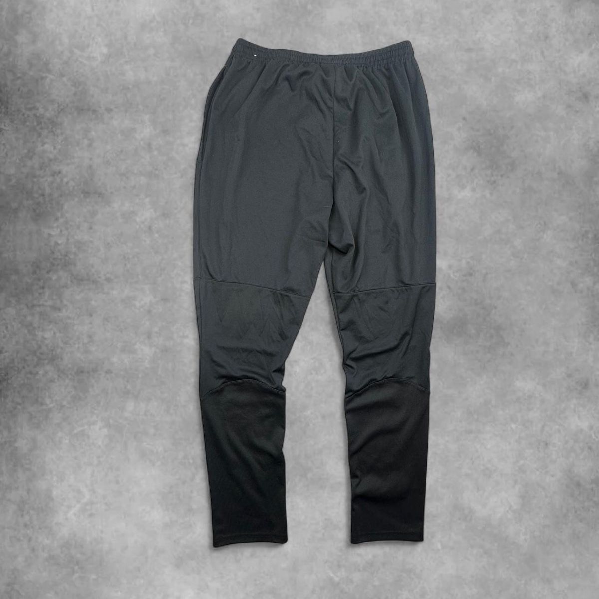 Nike Pantalons: Nike sweatpants black – D'occasion à Erlinsbach SO par TogaResell 2
