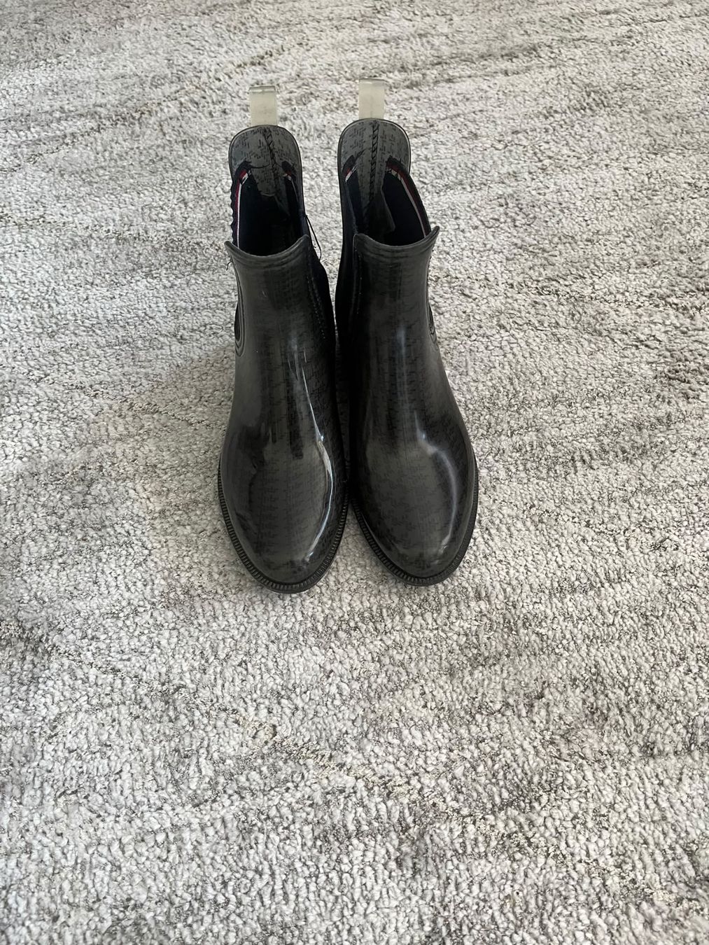 Tommy Hilfiger Damenschuhe: Tommy Hilfiger Gummistiefel – Gebraucht aus Adliswil von Steven0301
