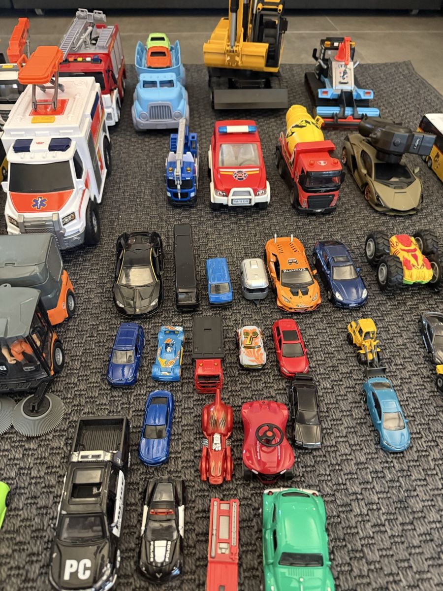 Giocattoli: Diverse Autos – Usato da Au (ZH) venduto da Thanks 2