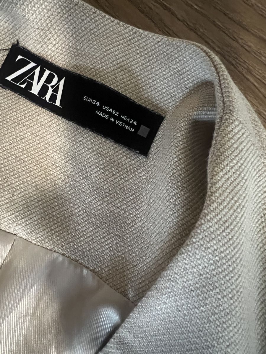 Zara Completi & Tailleur: Zara Blazer Gr.34 – Nuovo (secondo la descrizione) da Illnau venduto da Michele0210_ 1