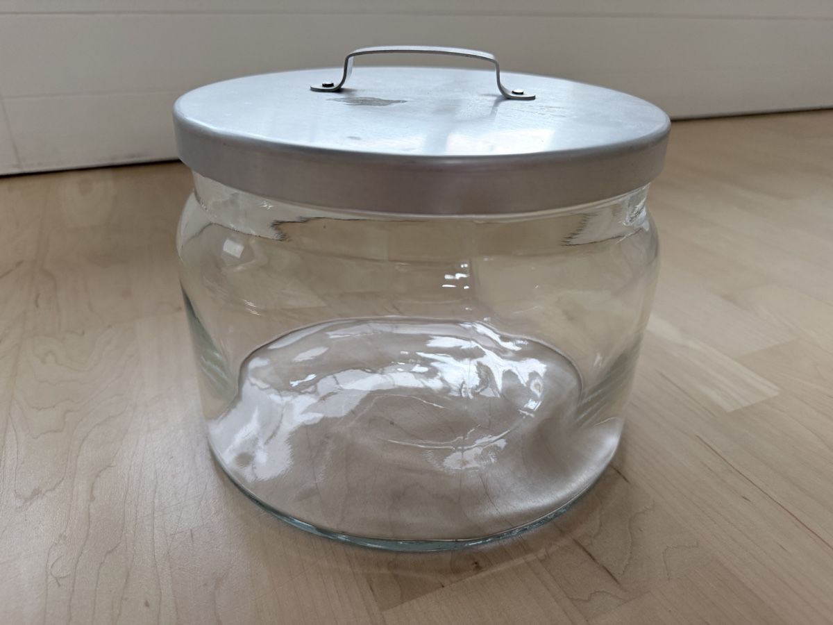 Contenitori & Simili: Large Glass Jar with Metal Lid – Usato da Cham venduto da cec_b78y