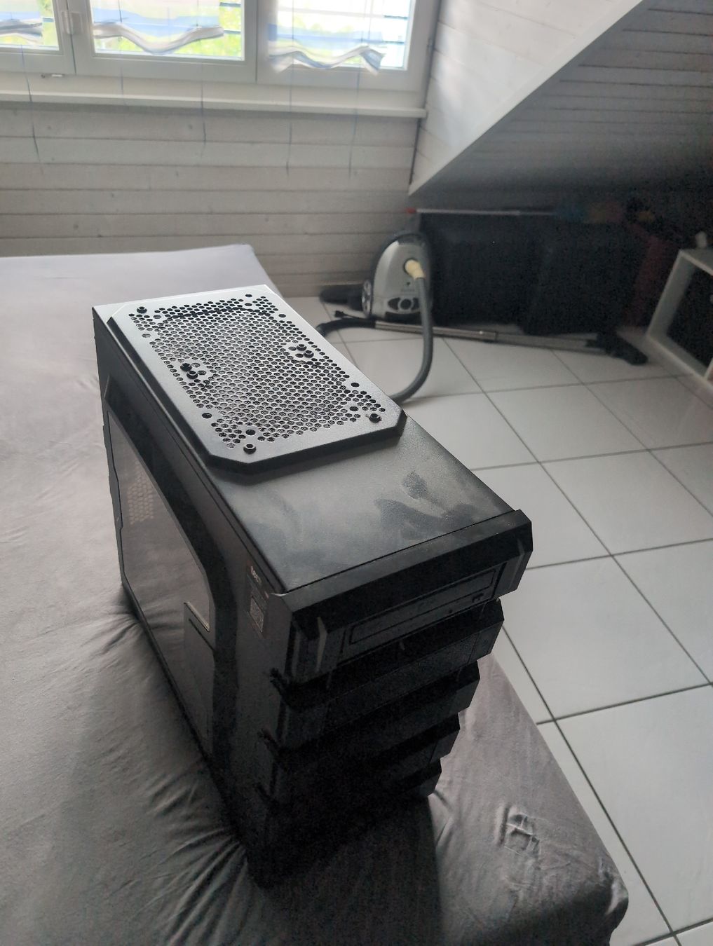 Custodie: PC Gehäuse ATX Tower Schwarz gebraucht – Usato da Fahrwangen venduto da ale_lm78 1