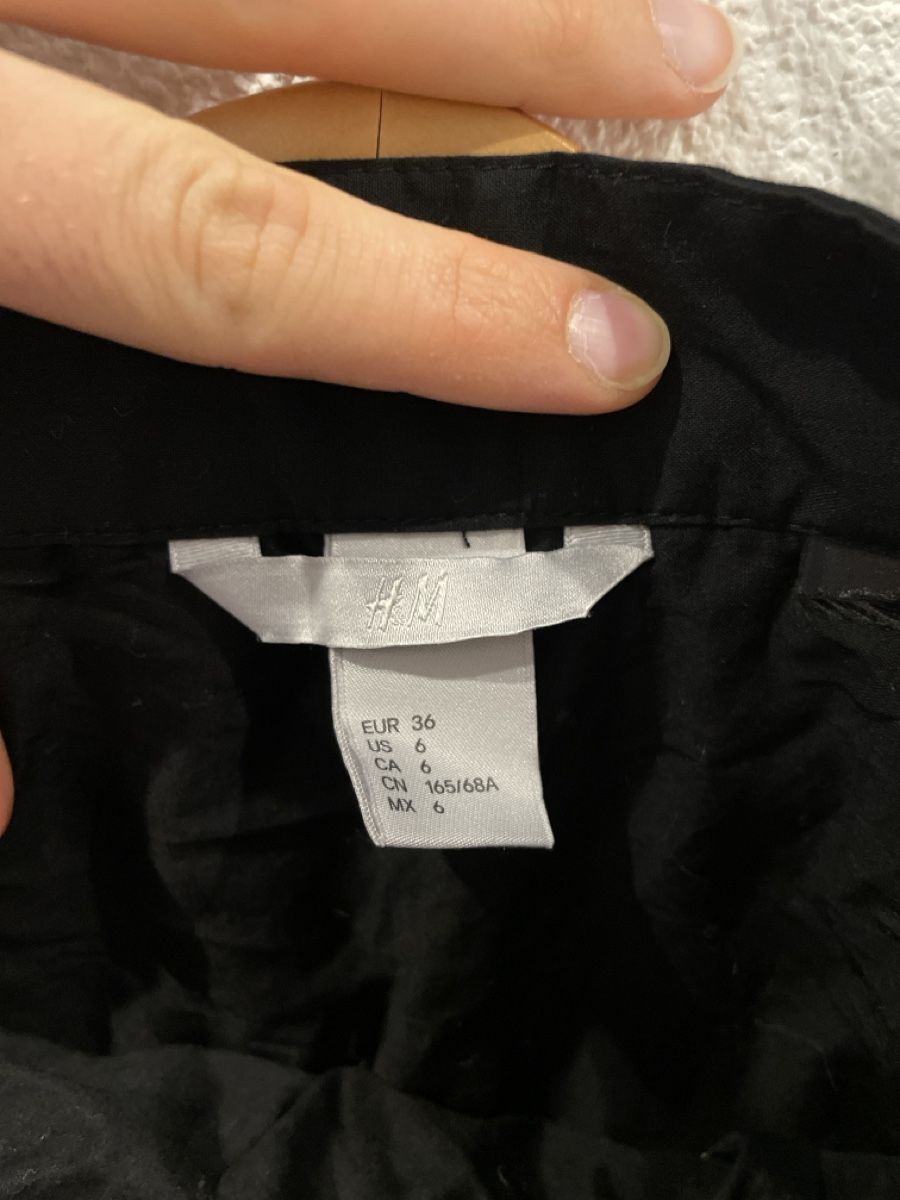 H&M Gonne: Schwarzer Rock von H&M – Usato da Schmitten FR venduto da Monei19 2