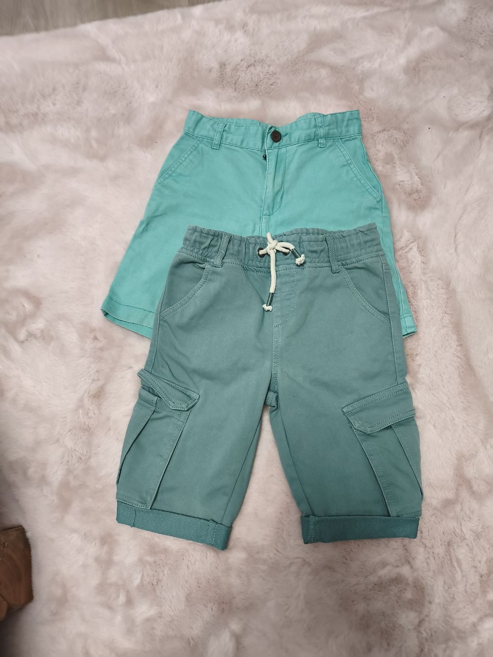 Lotti & Set di vestiti: Kinder kurze Hosen 116-122 – Usato da Tagelswangen venduto da son_z88g 2