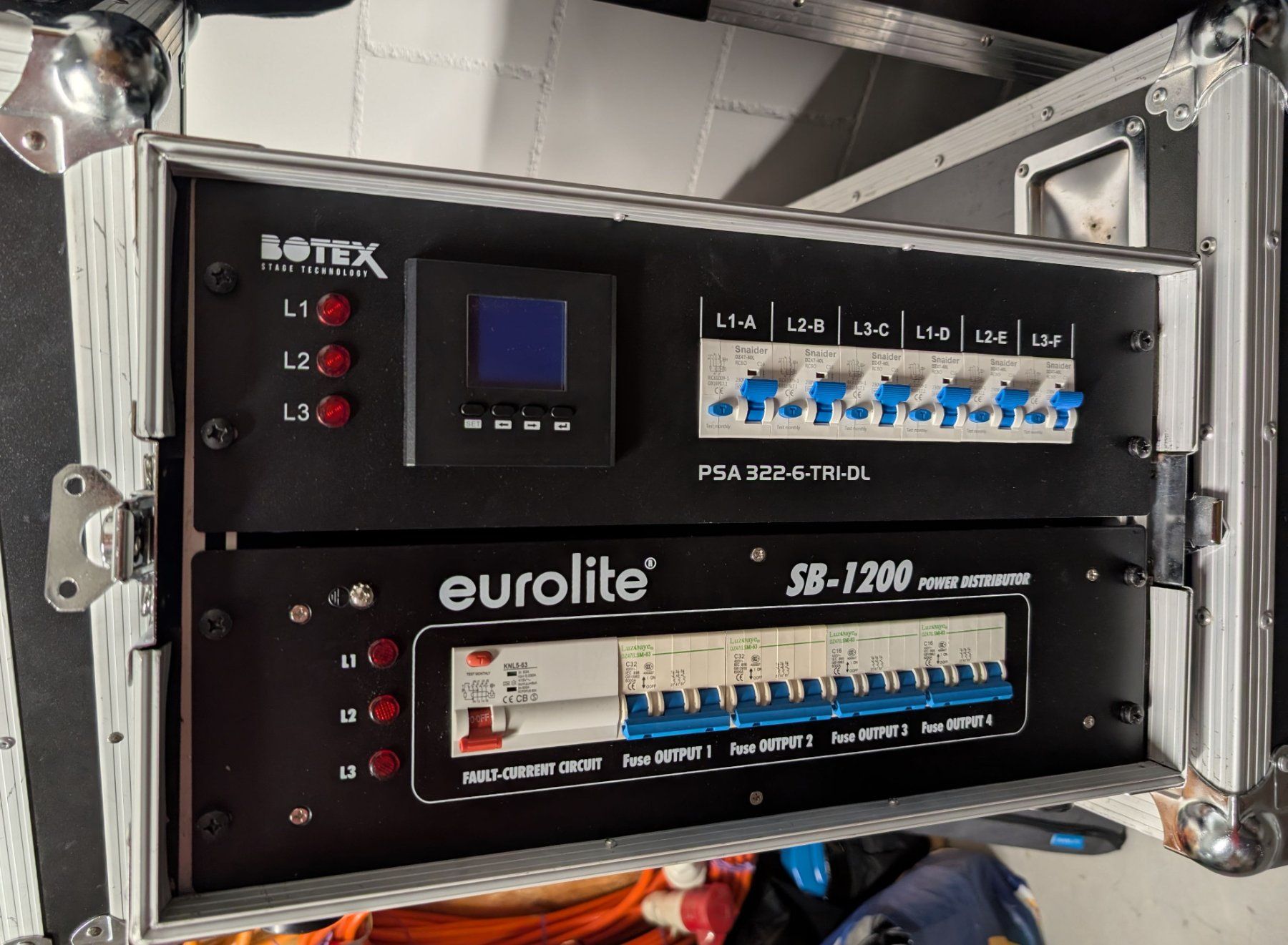 Alimentation électrique: 2x Stromverteiler in Rack 6HE eingebaut – D'occasion à Leutwil par Rcmluepu 1