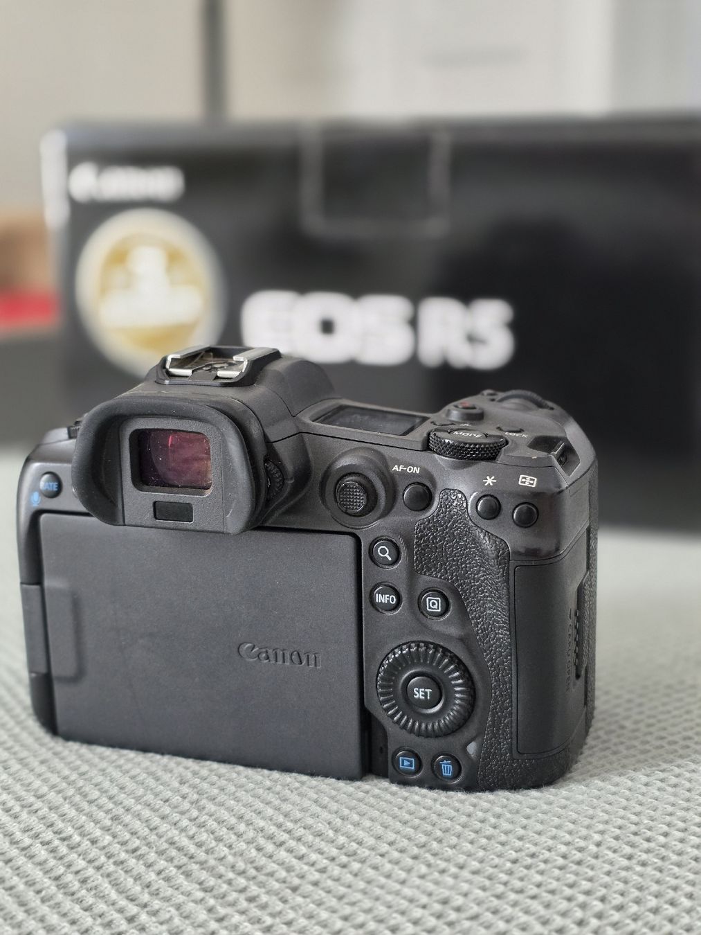 Canon Fotocamera: Canon R5 Body mit OVP, Akku Ladegerät – Usato da Buchs AG venduto da Fifi87 2
