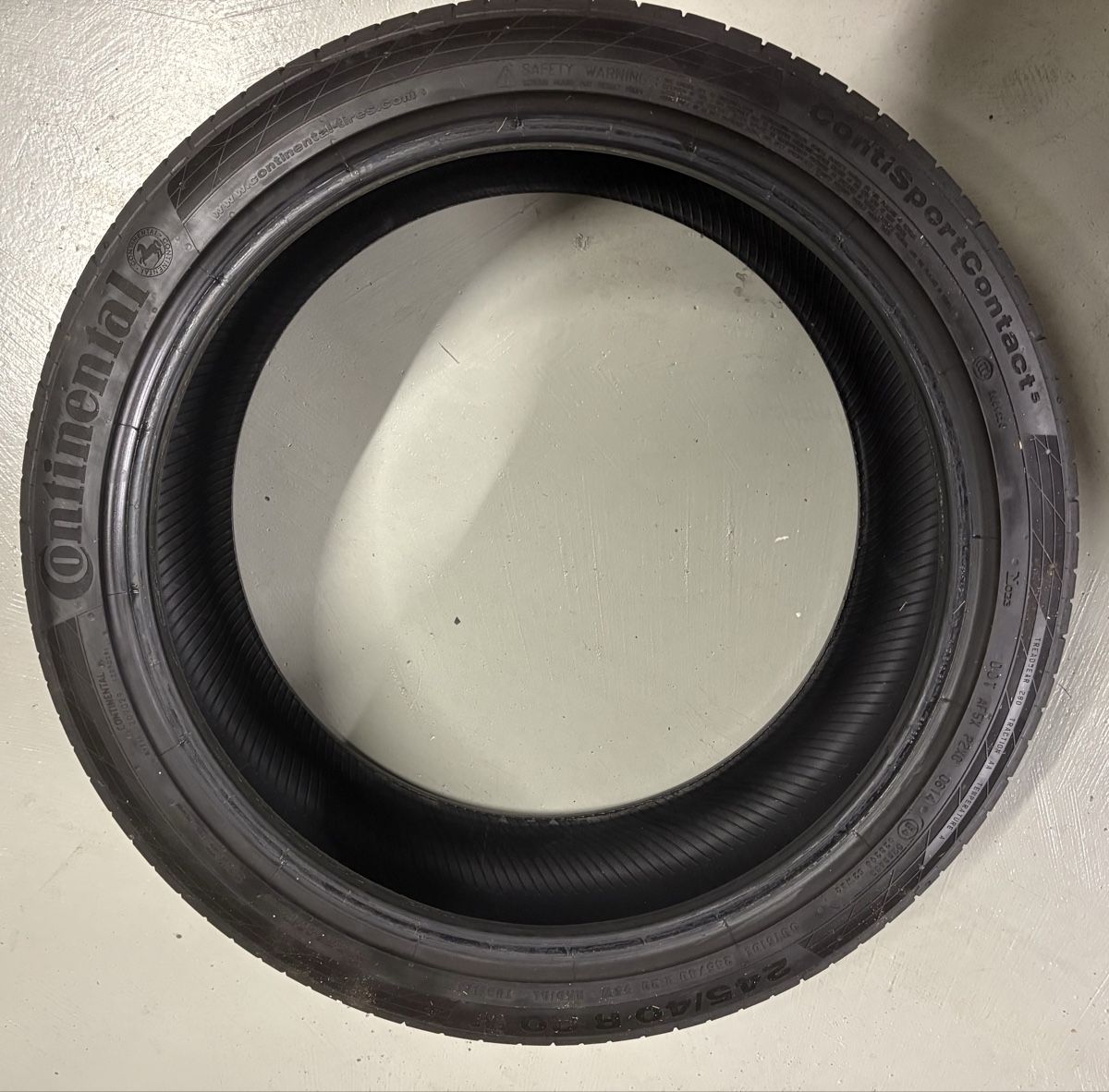 Pneus & Roues: 2x 245/40 R20 Continental  – D'occasion à Derendingen par per_gwh9 2