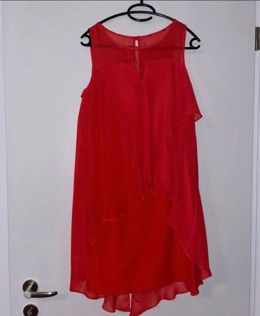 Rotes Sommerkleid mit Volants, Grösse M/L, Top Zustand!